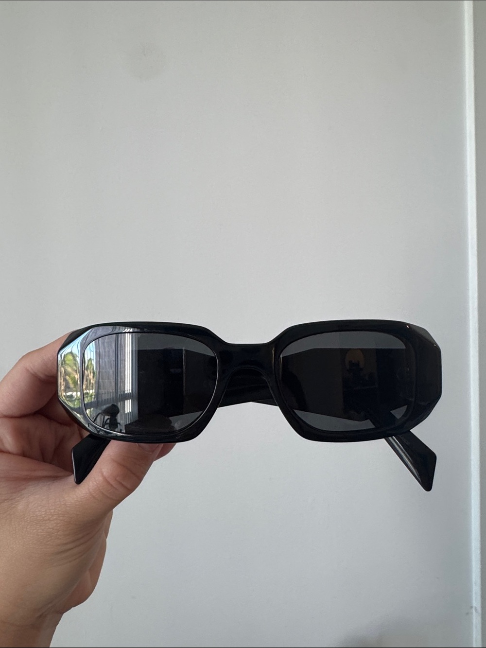 PRADA PR 17W Black Frame Sunglasses Unisex - Picture 11 of 12